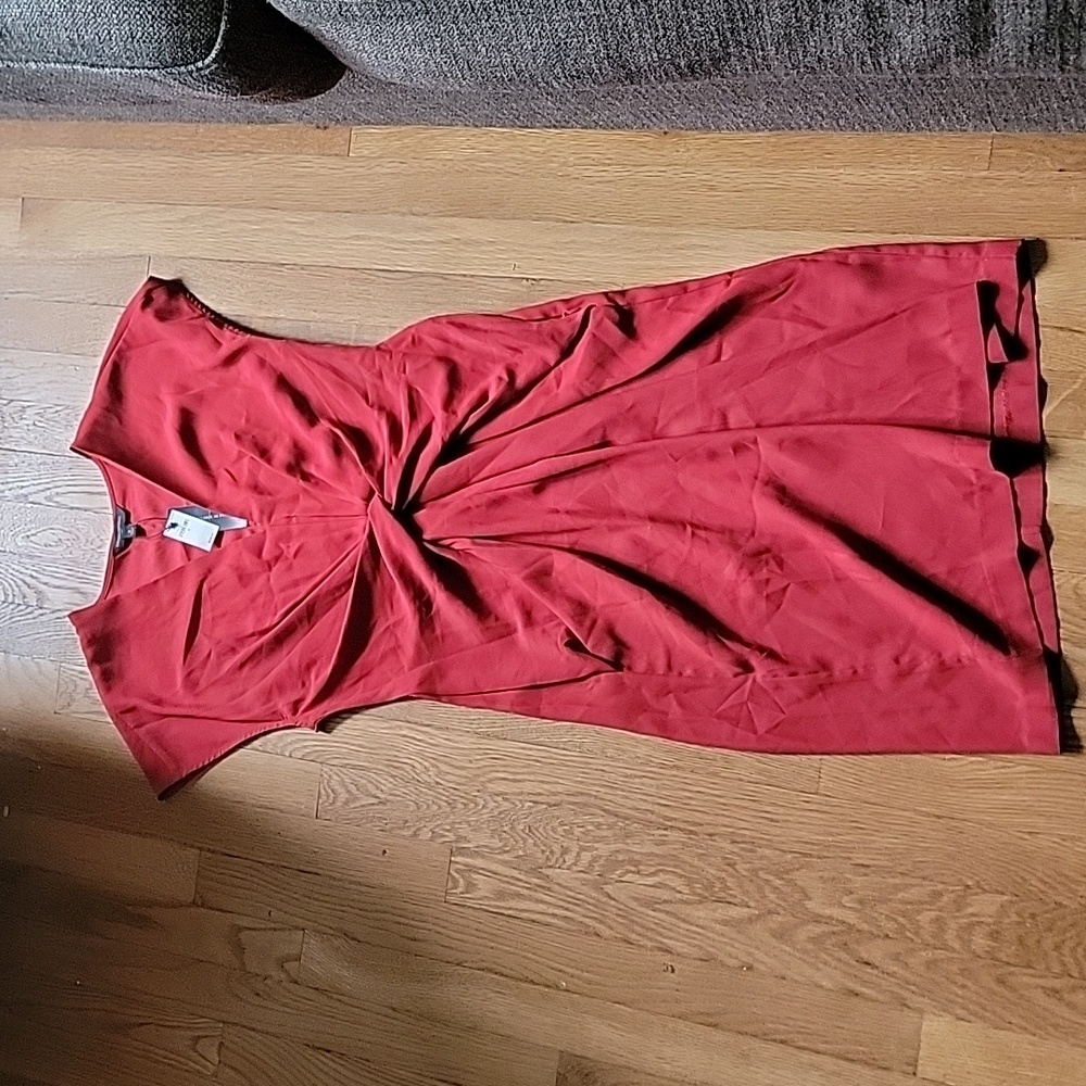 Twist-front knee-length dress (cranberry red)